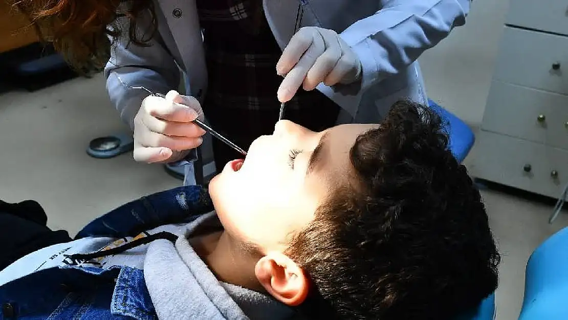 Ağız ve Diş Sağlığı Haftası'nda Eşrefpaşa Hastanesi diş hekiminden uyarı: 6 ayda bir periyodik kontrol şart