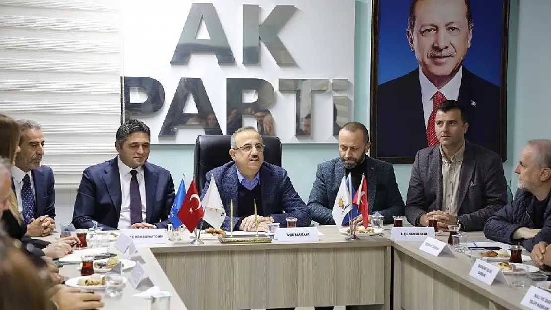 AK Parti İzmir İl Başkanı Kerem Ali Sürekli: Kuzeyde Foça ve Dikili'yi de alacağız