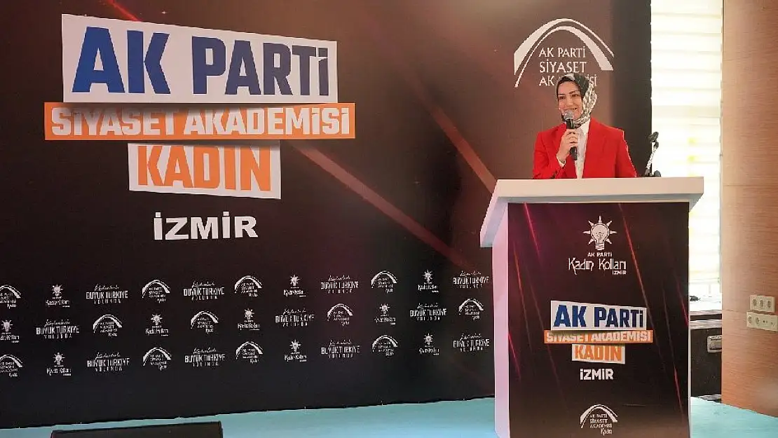 AK Parti İzmir'de 'Siyaset Akademisi Kadın' programı dolu dolu geçti