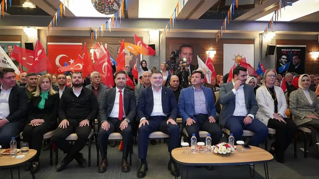 AK Parti Tire 8. Olağan Kongresi Gerçekleştirildi, Kadir Uğurlu Yeniden İlçe Başkanı Seçildi