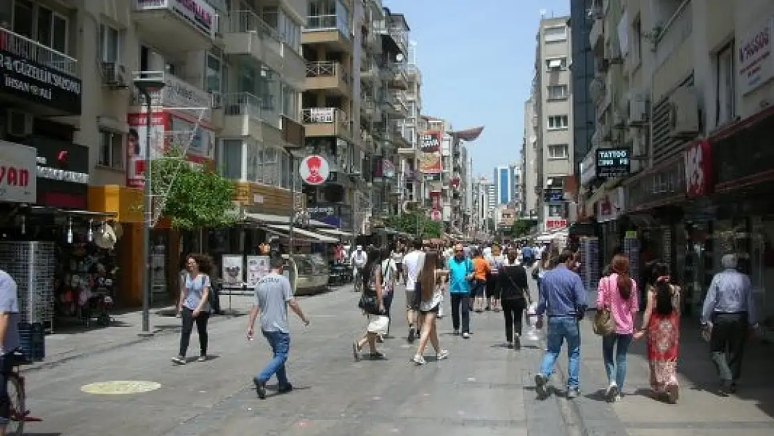 Alsancak’da bıçaklı saldırı!