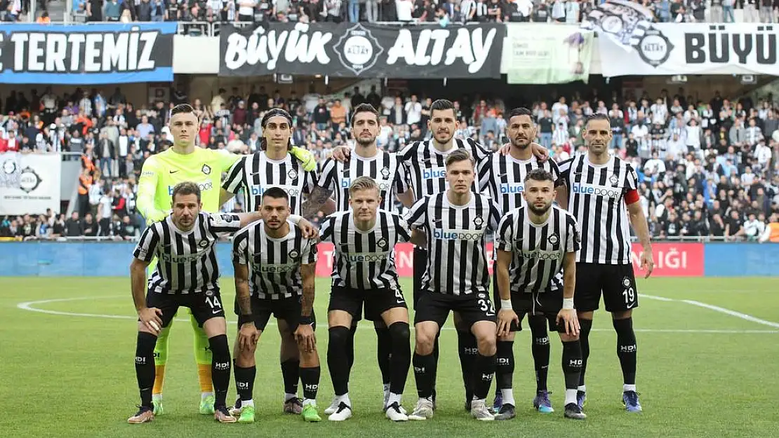 Altay’ın üzerinde kara bulutlar dolanıyor