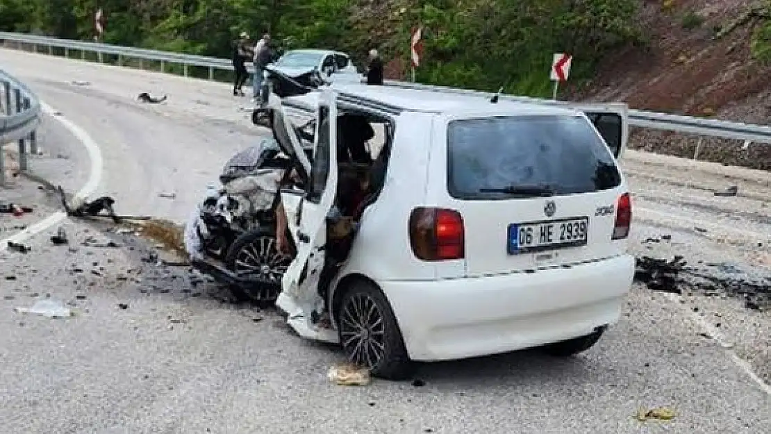 Ankara’da otomobiller kafa kafa çarpıştı: 4 ölü, 4 yaralı