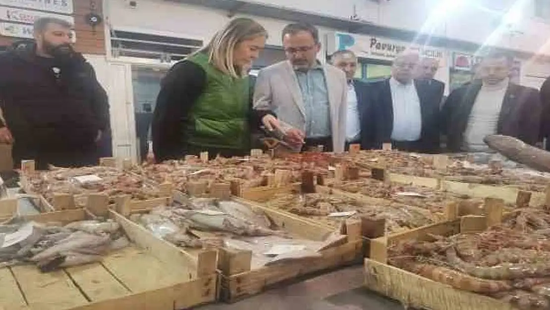 Bakan Kasapoğlu balıkçı esnafıyla buluştu