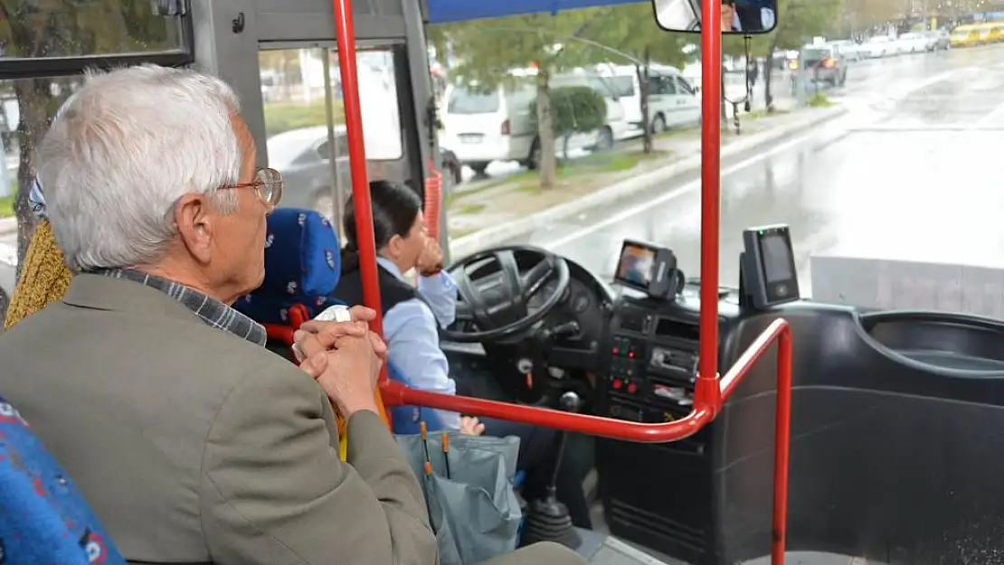 Bakanlıktan 65 yaş üzeri ücretsiz toplu taşıma kararı