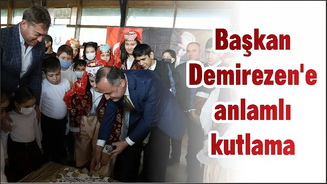 Başkan Demirezen'e anlamlı kutlama