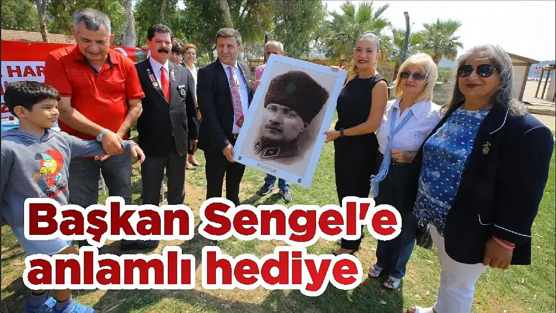 Başkan Sengel'e anlamlı hediye