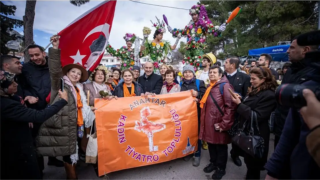 Başkan Soyer 5. Karaburun Nergis Festivali'nde konuştu