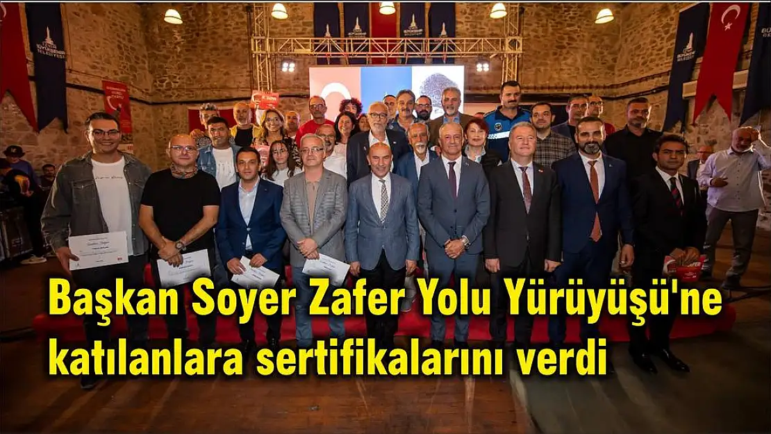 Başkan Soyer Zafer Yolu Yürüyüşü'ne katılanlara sertifikalarını verdi: 'Her biriniz bu memleketin geleceğine yıldız oldunuz'