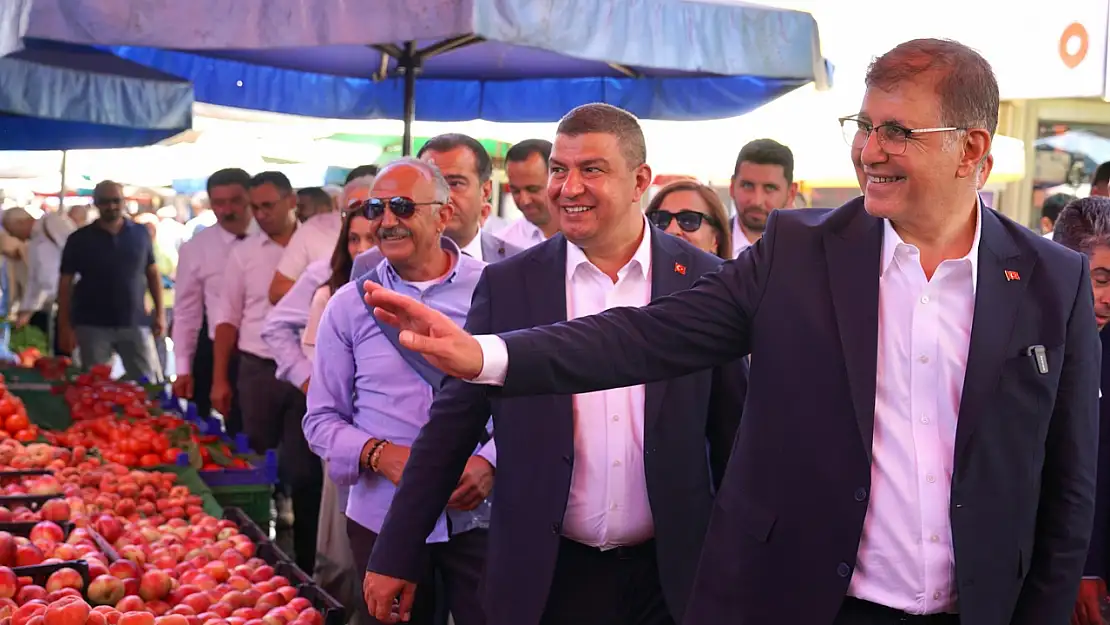 Başkan Tugay ve Başkan Okuroğlu Tire Salı Pazarı'nda Halkla İç İçe