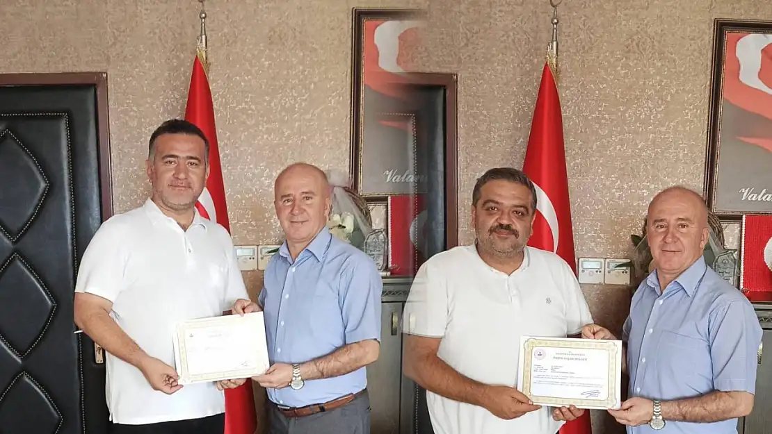 Bayındır'da Eğitime Katkı Sağlayan Yöneticilere Üstün Başarı Belgesi