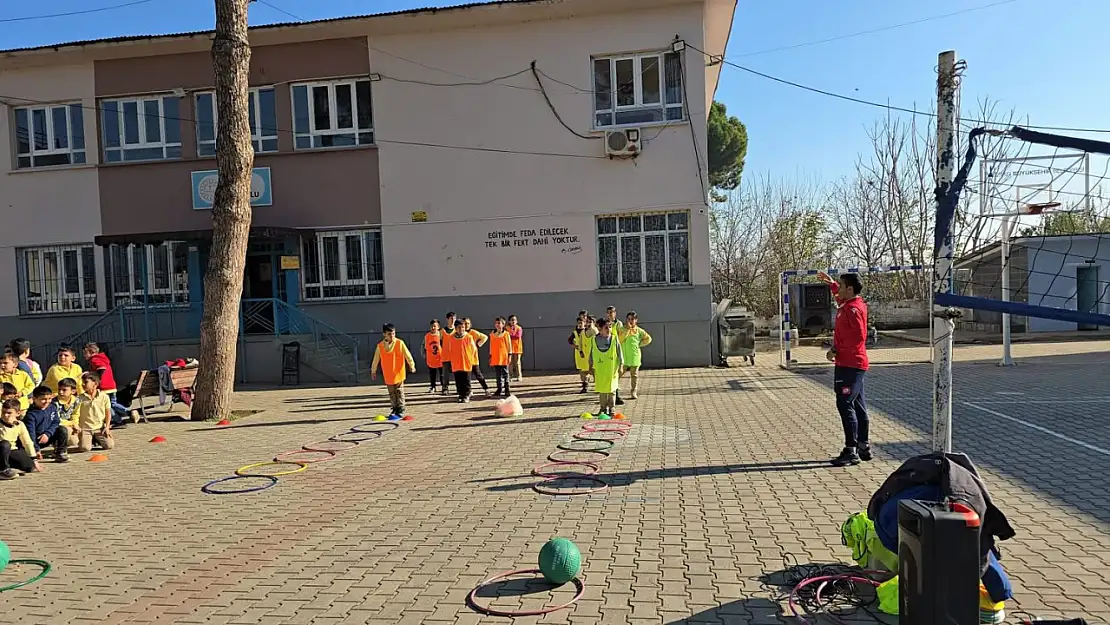 Bayındır'da İlkokul Öğrencilerine Sportif Etkinlikler Düzenlendi