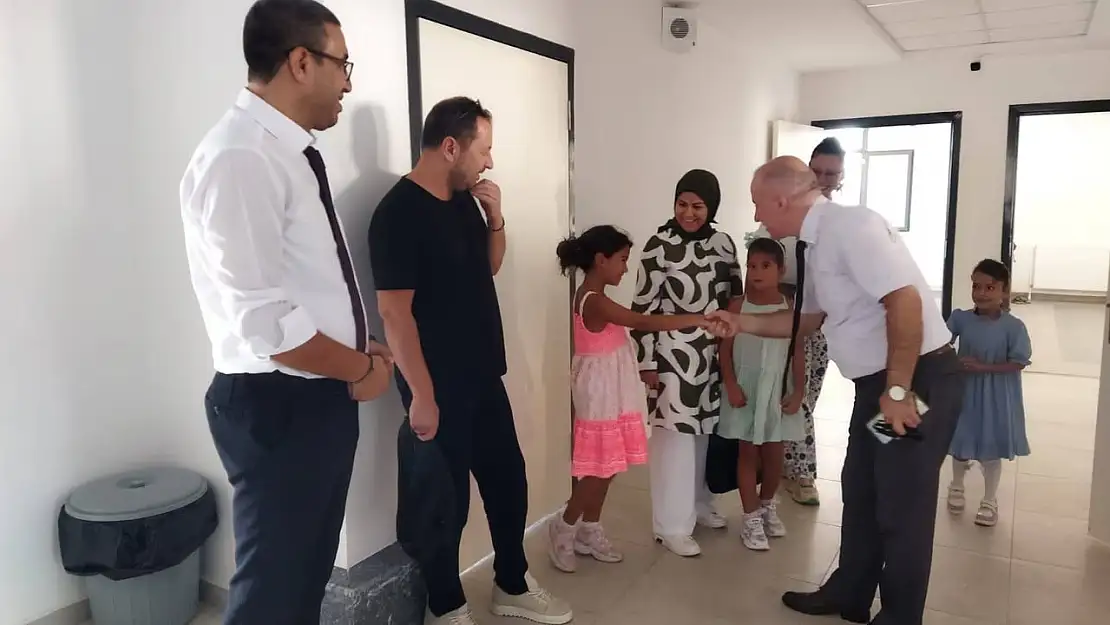 Bayındır'da Uyum Haftası Etkinlikleri: Müdür Ökay Öğretmen ve Öğrencilerle Bir Araya Geldi