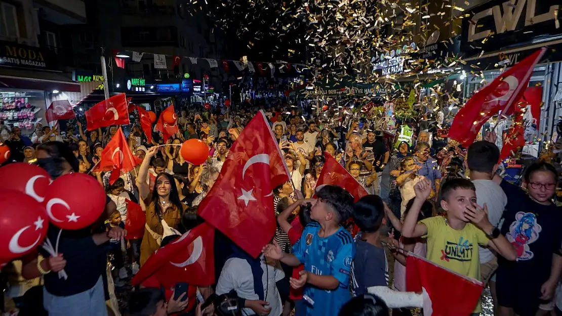 Bayraklı'da 30 Ağustos Zafer Bayramı Coşkuyla Kutlandı