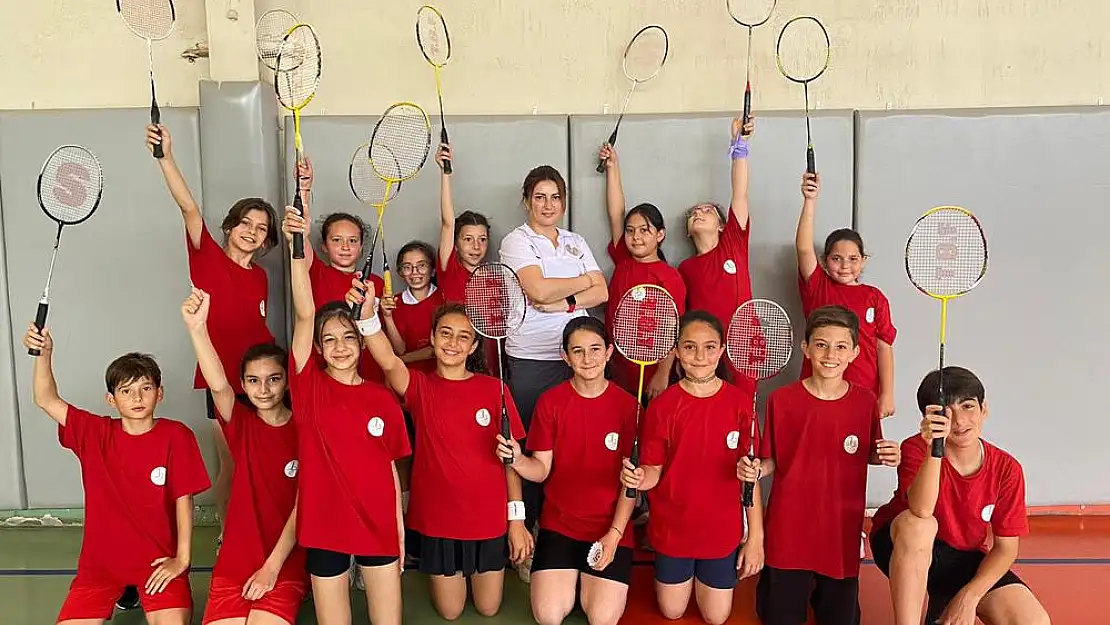 Bayraklı’lı sporcuların 'Badminton' başarısı