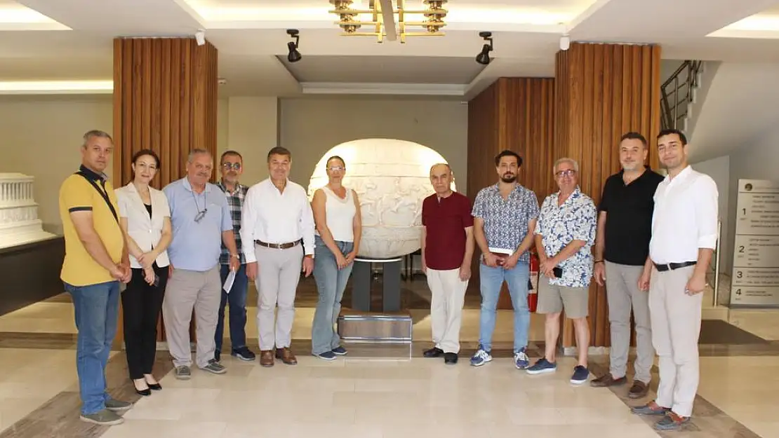 Bergama’da iş insanları zeytin için toplandı