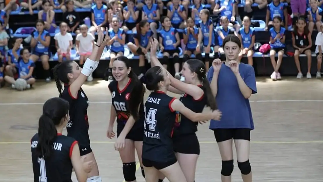 Beydağ'ın Sultanları Dostluk Maçında Sahadaydı