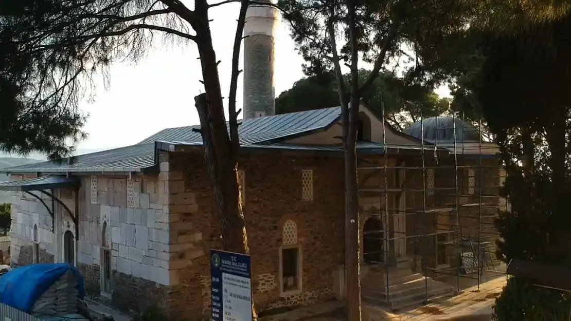 Birgi Aydınoğlu Mehmet Bey Camii'nde Restorasyon Belirsizliği Sürüyor