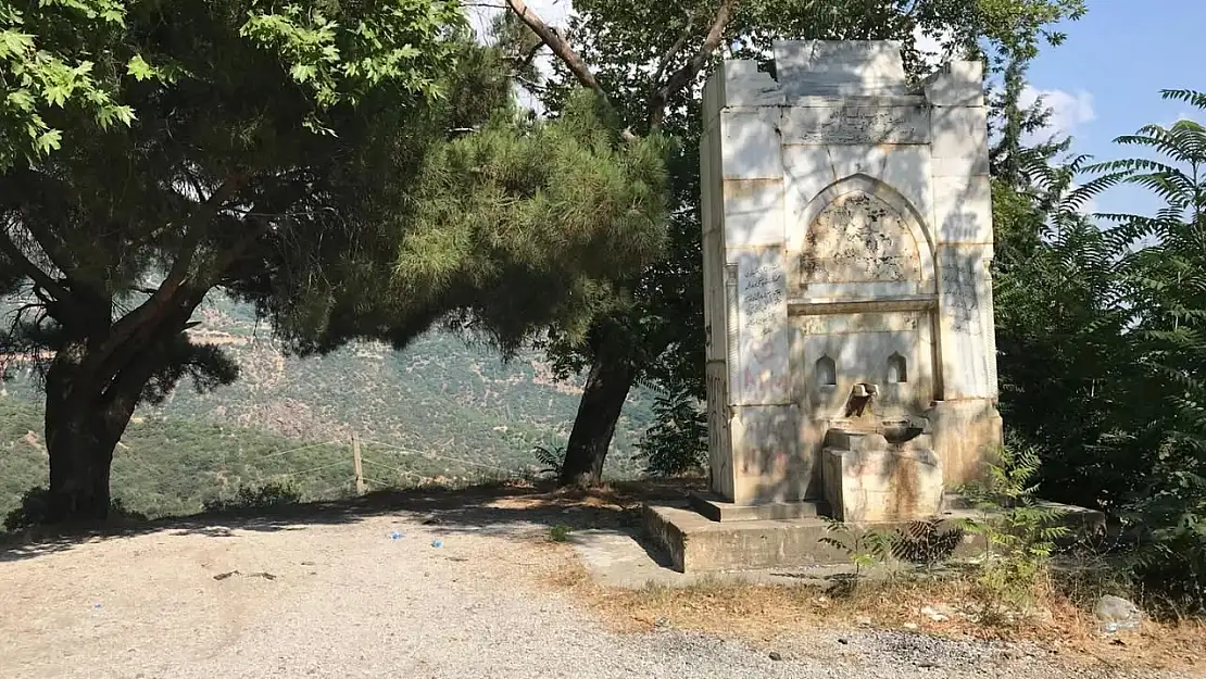 Birgi'de Çevre Gönüllülerinden Hem Temizlik Hareketi Hem Uyarı Mesajı