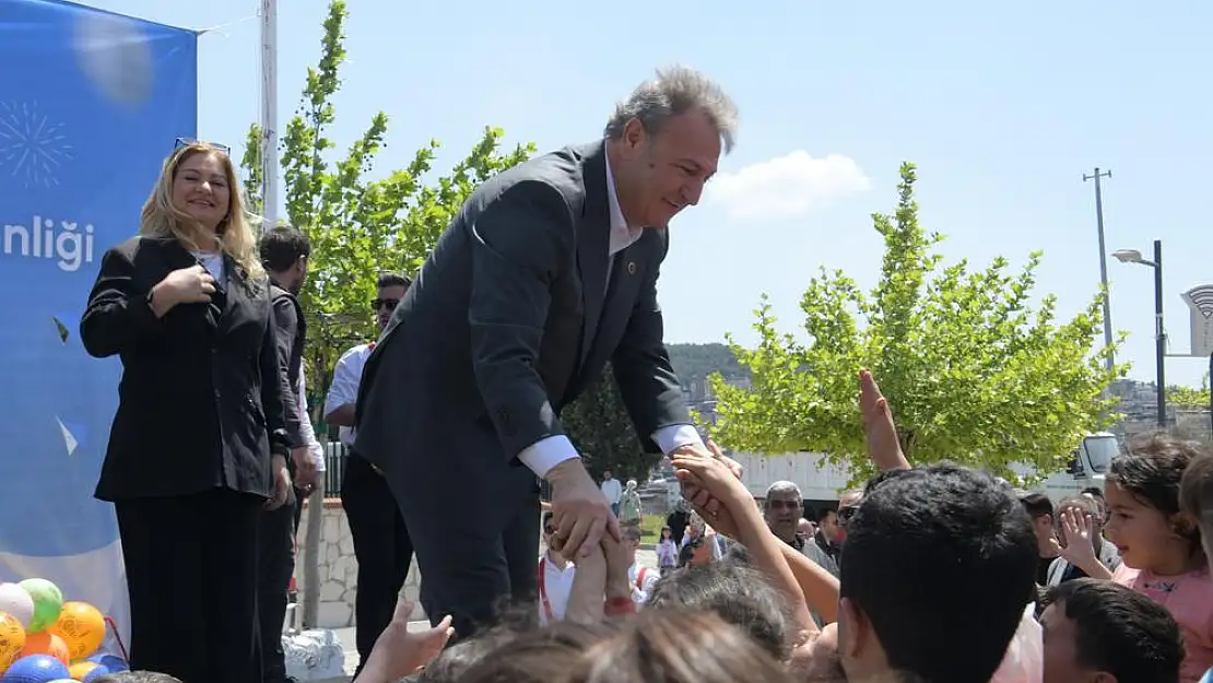 Bornova'da gökyüzü uçurtma şenliğiyle renklendi