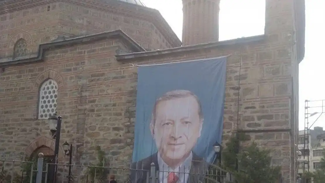 Bursa’da camiye Erdoğan posteri asıldı