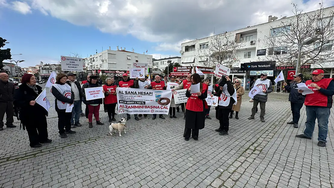 Çeşme'de Emeklilerden Çarpıcı Protesto: 'Sadece Simit ve Ayranla Bile Yaşamamız İmkansız'  