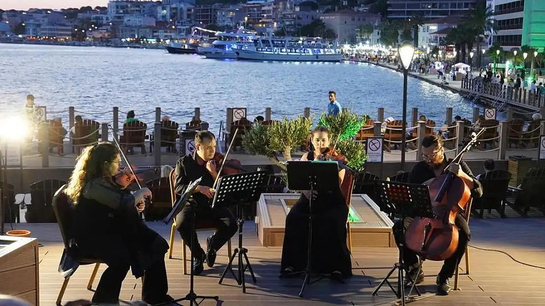 Çeşme’ de yaz akşamlarını süsleyen etkinlikler