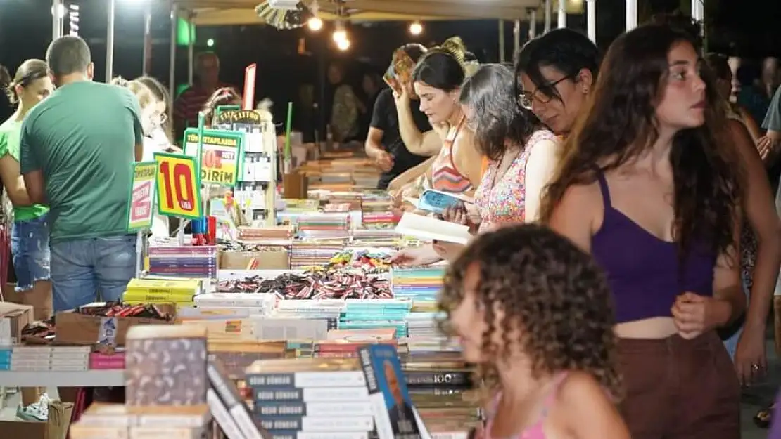 Çeşme Kitap Günleri’nde kitapseverler bir araya geldiler