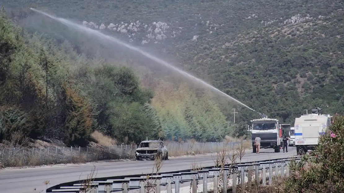 Çeşme yangını sürüyor