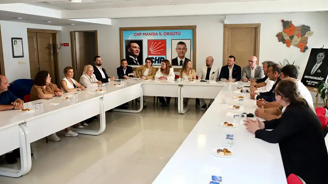 CHP HEYETİ MANİSA'DA ÇİFTÇİ, ESNAF VE EMEKLİYİ DİNLEDİ