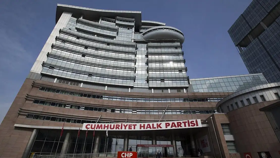 CHP’nin 13. katında soğuk savaş