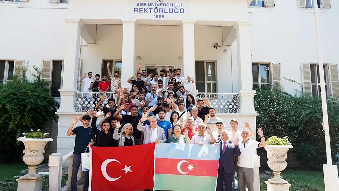 Çift diploma programı ile EÜ'ye gelen ADAU öğrencileri Prof. Dr. Budak'ı ziyarette bulundu.