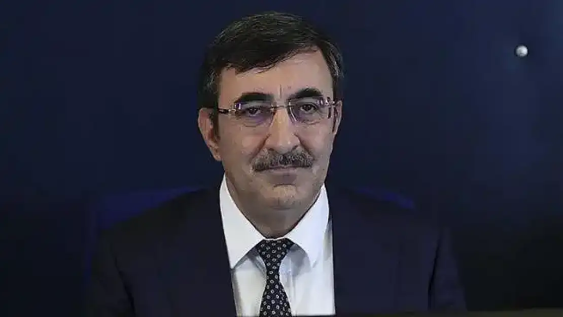 Cumhurbaşkanı Yardımcısı Cevdet Yılmaz, asgari ücrete ilişkin konuştu: “Gelişmeler değerlendirilecek.”