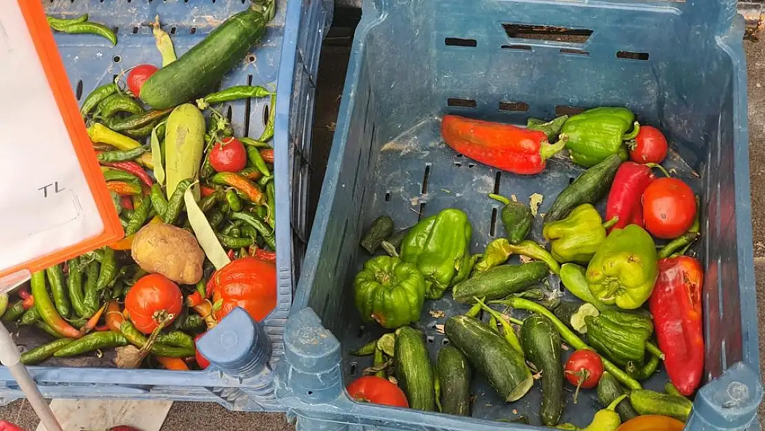 Çürük ve bozuk meyve ve sebzeler, marketlerde ‘uygun fiyata’ satılmaya başlandı