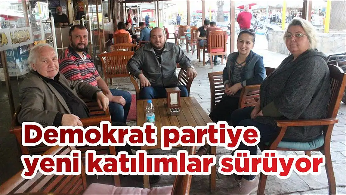 Demokrat partiye yeni katılımlar sürüyor