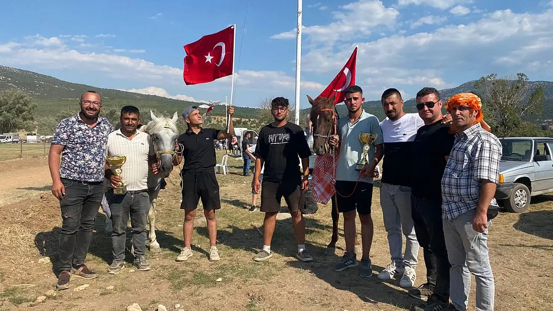 Denizli'de Rahvan At Yarışları Yapıldı