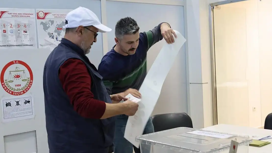 Denizli’de oy kullanma işlemi başladı