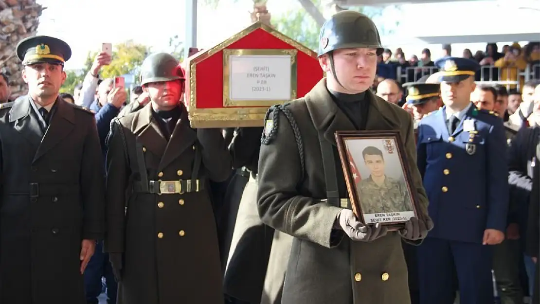 DEPREMDE ŞEHİT OLAN İZMİRLİ ASKER, SON YOLCULUĞUNA UĞURLANDI