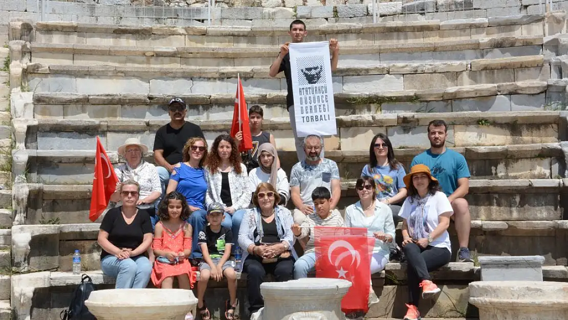 Depremzede öğrenciler Metropolis'i gezdi