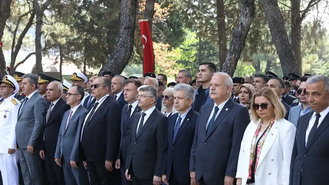 DEÜ Rektör yardımcısı Prof. Dr. Tanarslan: ‘Demokrasi şehitlerimizi rahmetle anıyoruz’ dedi