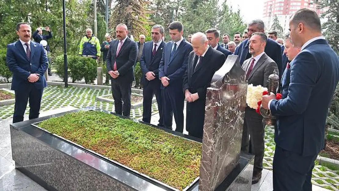 Devlet Bahçeli’den Türkeş’in kabrine ziyaret