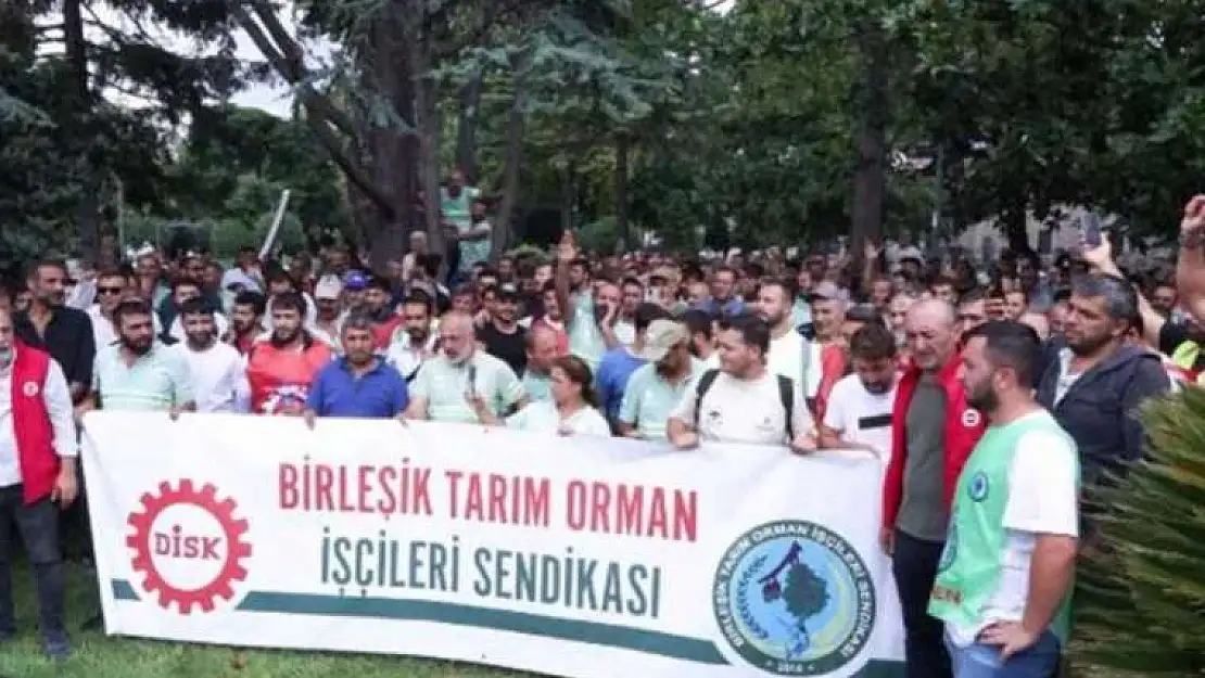 Direnişteki İstanbul Belediyesi işçilerinin, belediye şirketi yöneticilerince tehdit edildiği iddia edildi