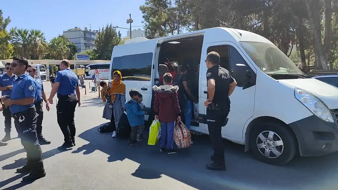 Düzensiz göçmenler otogarda gözaltına alındı, düğüne geldiklerini söylediler