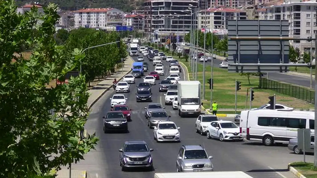 Edremit Körfezi’nde Kurban Bayramı Tatili Sonunda Trafik Yoğunluğu Yaşandı