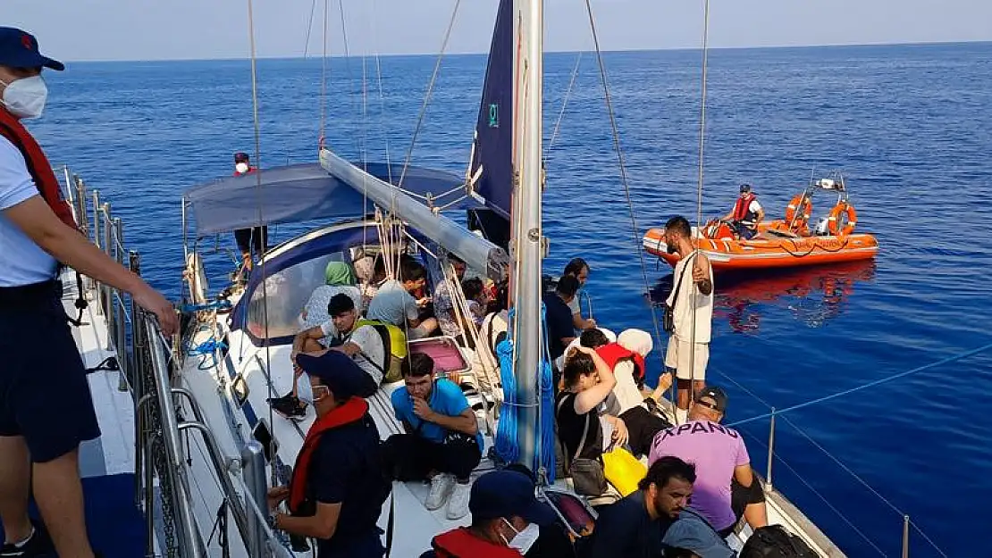 Ege Denizi açıklarında bir günde 160 göçmen bulundu