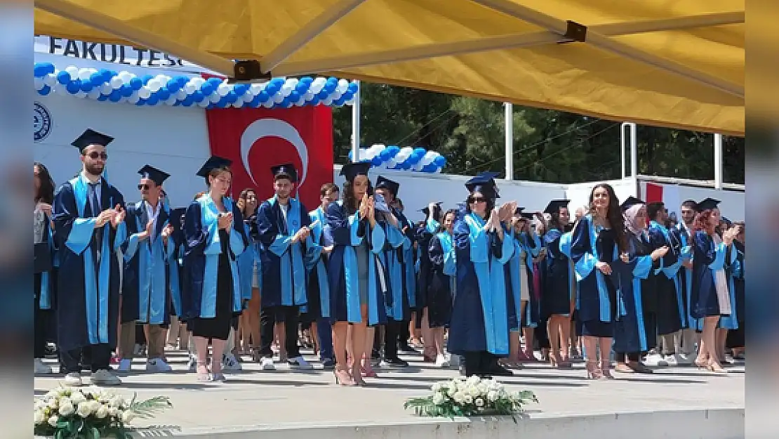 Ege Üniversitesi 64. dönem mezuniyet coşkusunu doyasıya kutladı