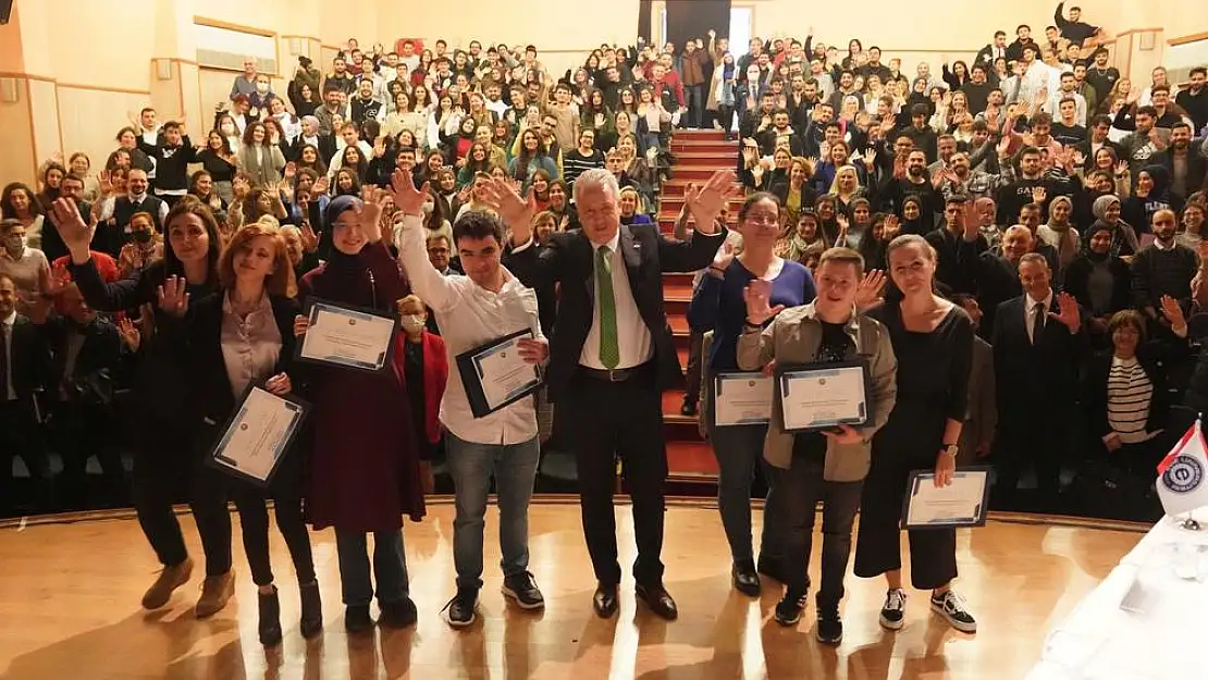 Ege Üniversitesine 'Engelsiz Üniversite' ödüllerinde iki bayrak