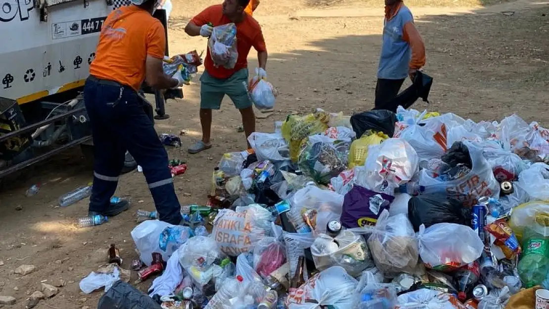 Ekmeksiz Plajı çöplüğe döndü