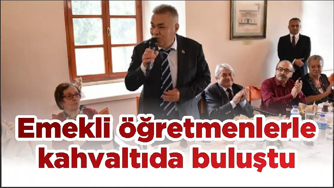 Emekli öğretmenlerle kahvaltıda buluştu