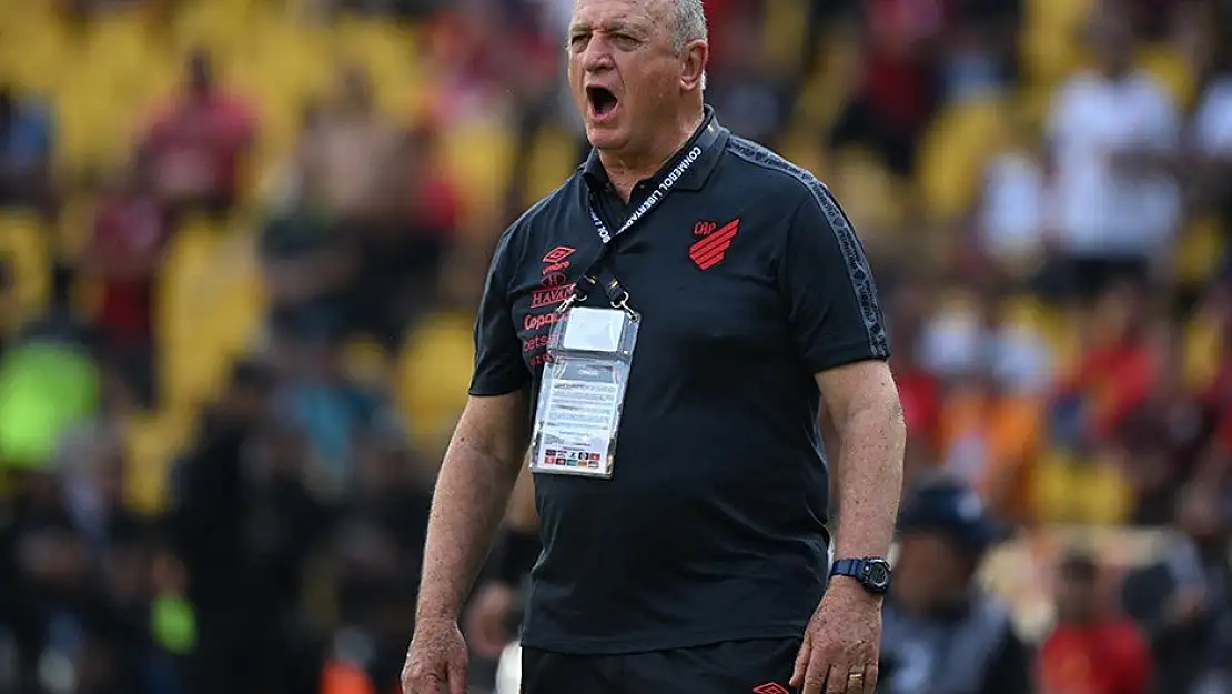 Emekliliğini açıklayan Scolari geri döndü